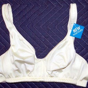 Warner's 2007 Pure Brilliance Wire Free Soft Cup Bra 38B - Ivory - NEW With Tags